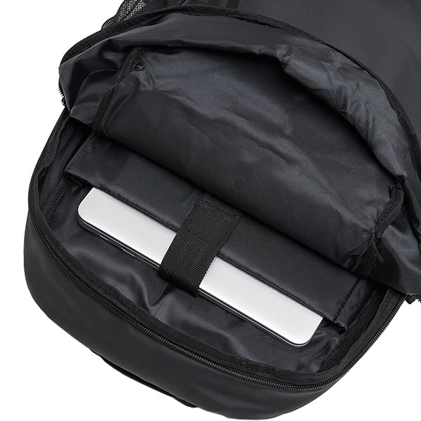 oakley_the_freshman_skate_backpack_blackout_detail4.jpg