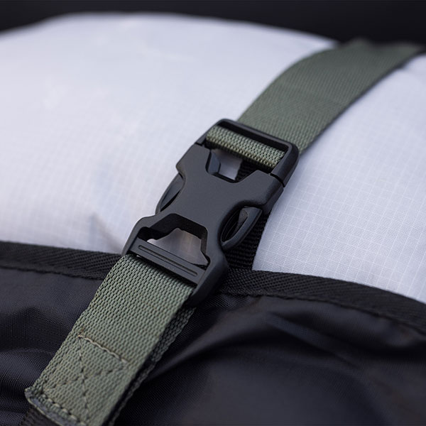 oxford_accessories_atlas-b-clip-tension-straps_lichen_lifestyle3.jpg