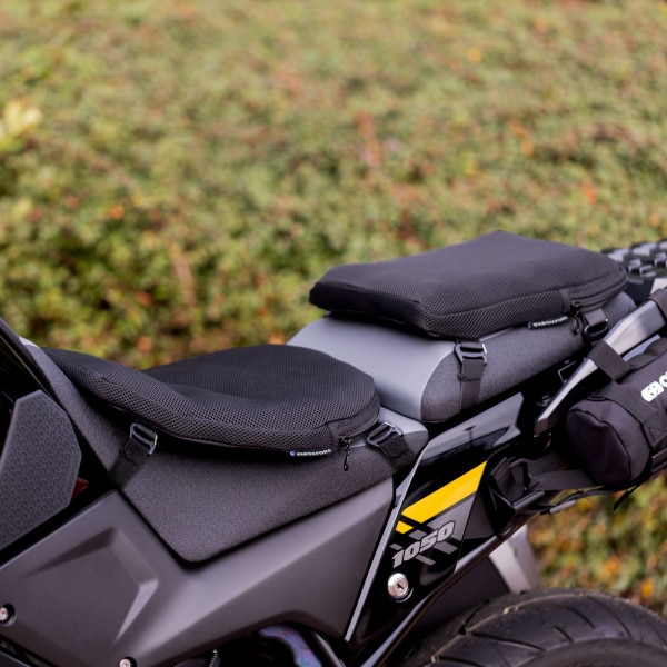 oxford_accessory_airseat_pillion-enduro_lifestyle2.jpg