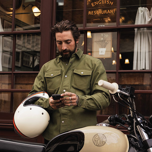 oxford_jackets_original-approved-aa-shirt_khaki_lifestyle2.jpg