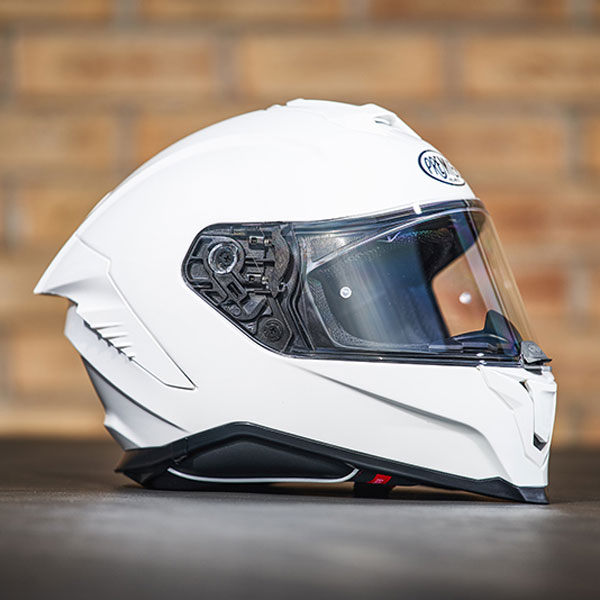 premier_helmet_hyper_u8-white_lifestyle1.jpg