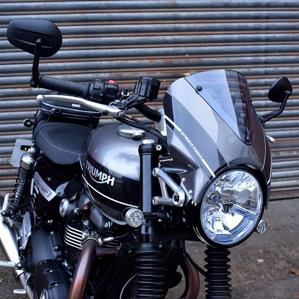 pyramid-fly-screen-silver-ice-storm-grey-triumph-speed-twin-1200-2019current_lifestyle1.jpg