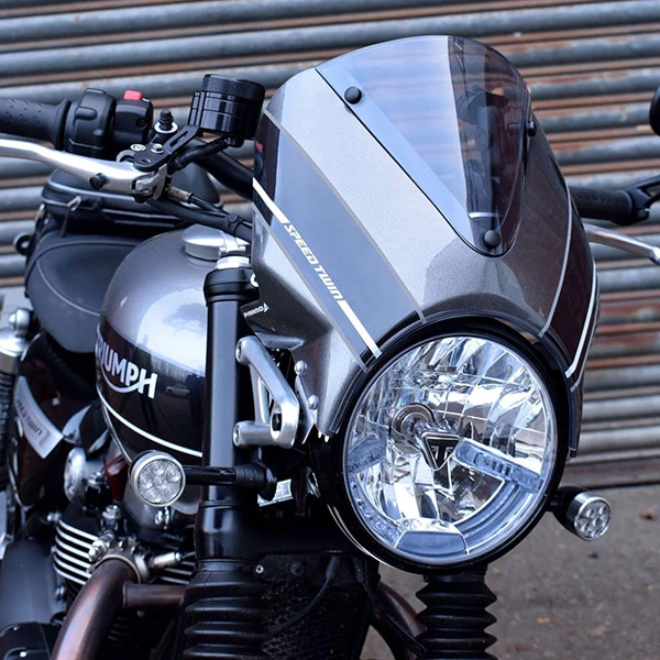 pyramid-fly-screen-silver-ice-storm-grey-triumph-speed-twin-1200-2019current_lifestyle2.jpg