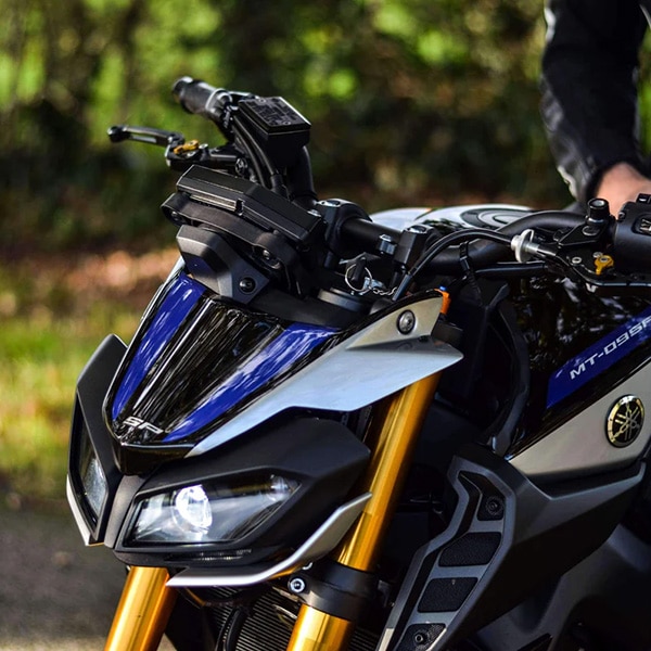 pyramid-fly-screen-sp-colours-yamaha-mt-09-sp-20182020_lifestyle2.jpg