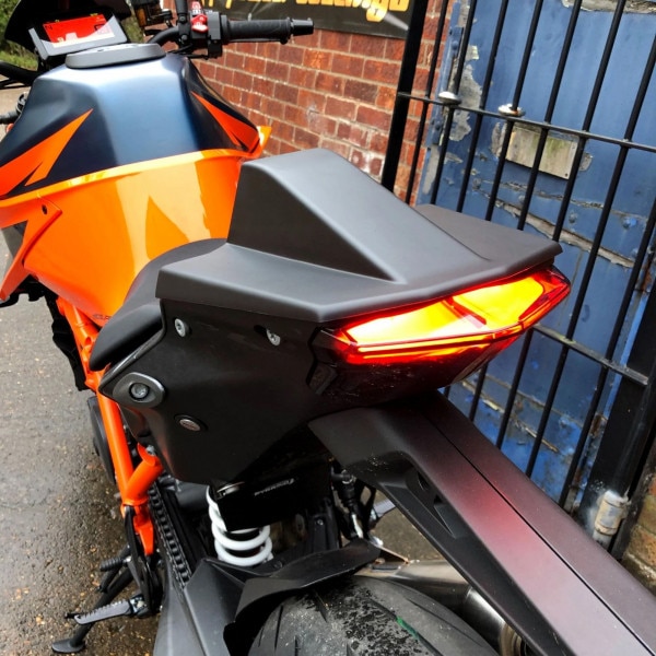 pyramid_seat-cowl-matt_black_ktm_1290_superduke_r_detail3.jpg