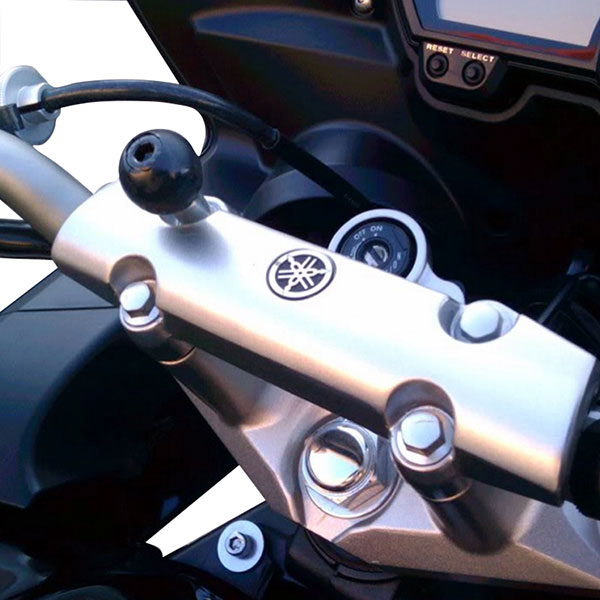 ram_mounts_handlebar_clamp_base_with_m8_bolts_detail1.jpg