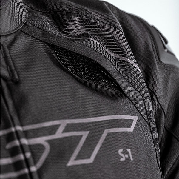 rst_jacket_textile_s-1_black_detail3.jpg