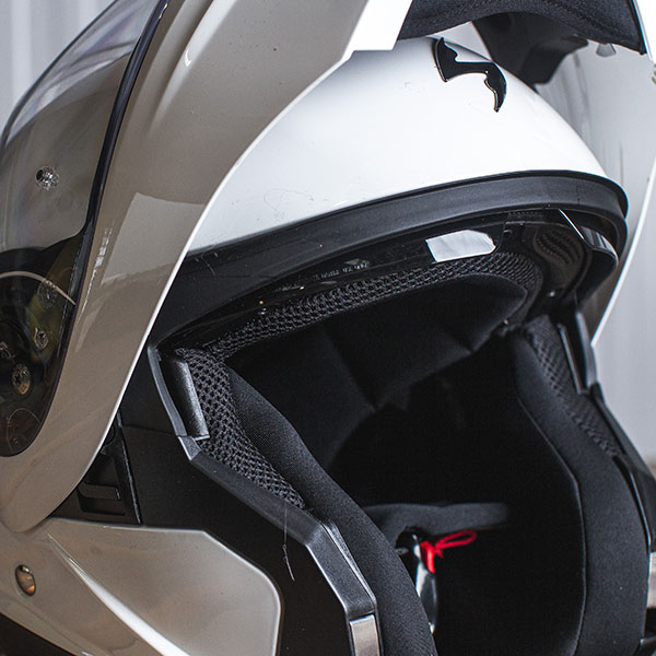 scorpion_helmet_exo-930-solid_white_lifestyle-15.jpg