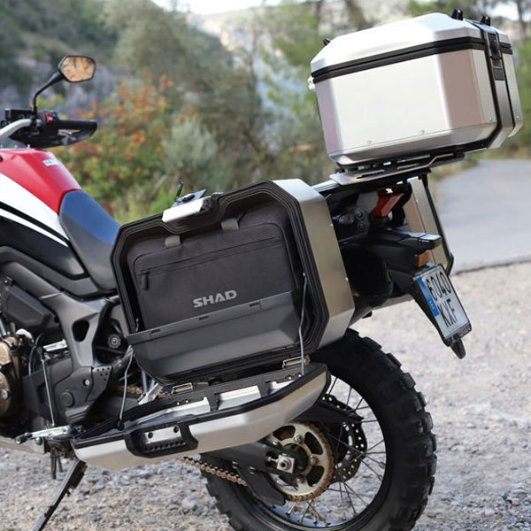 shad_hard-luggage_tr36-terra-pannier-right_d0tr36100r_detail6.jpg