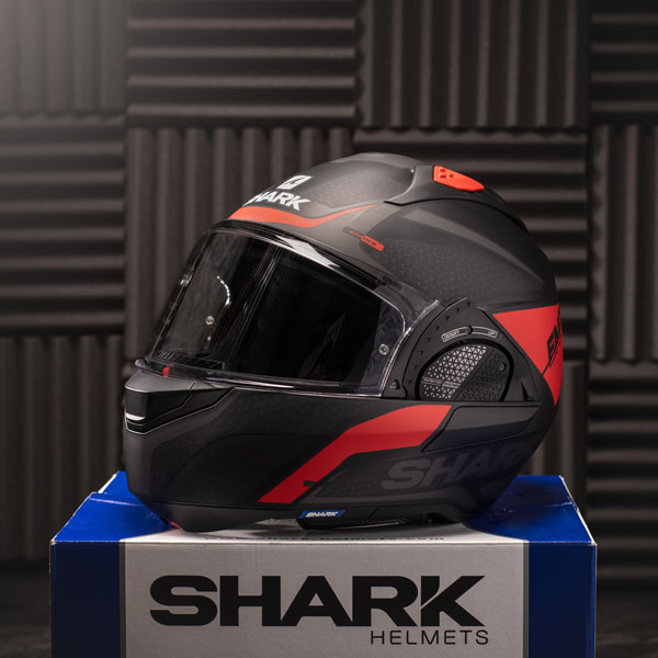 shark_helmet_evo-gt-encke_matt-black-red-anth_lifestyle1.jpg