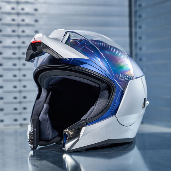 shark_helmets_evojet_dual-matt-silver-blue_lifestyle3.jpg