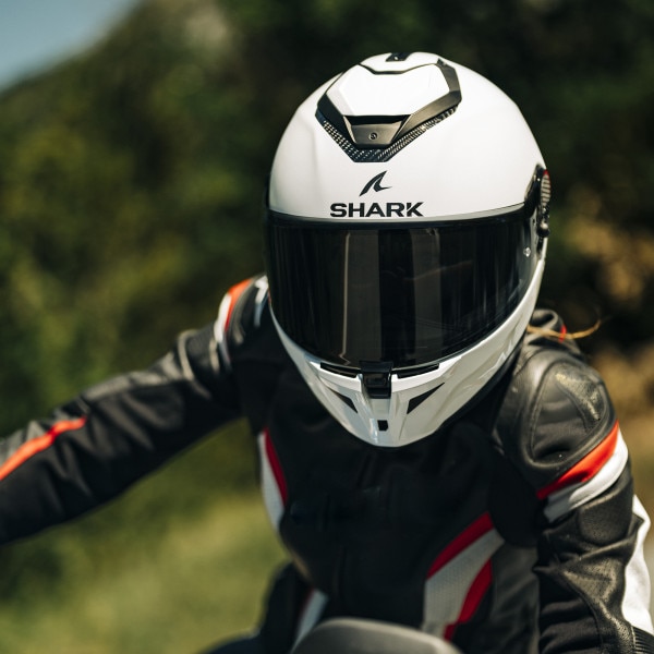 shark_spartan_gt_pro_gloss_white_helmet_detail1.jpg