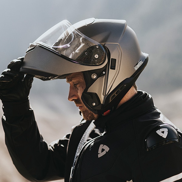 shoei_flip-front-helmet_neotec-3_gloss_light-silver_lifestyle1.jpg