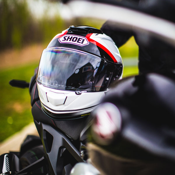 shoei_helmet_gt-air-2_affair-tc-6_lifestyle2.jpg