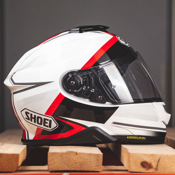 shoei_helmet_gt-air-2_affair-tc-6_lifestyle4.jpg