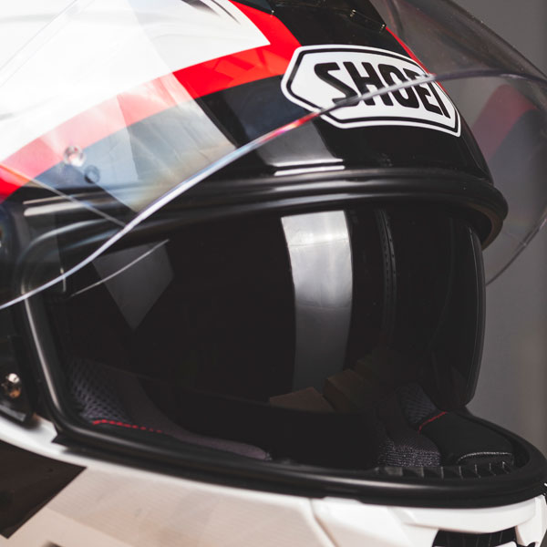 shoei_helmet_gt-air-2_affair-tc-6_lifestyle7.jpg