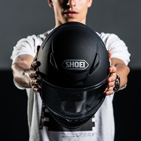 shoei_helmets_nxr-2_matt-black_lifestyle4.jpg