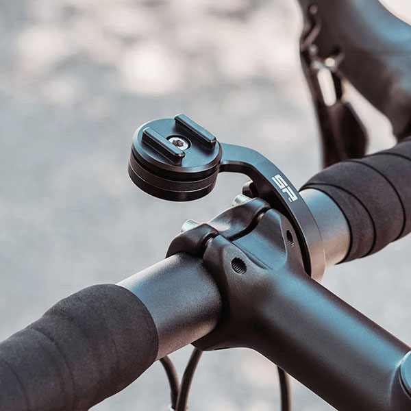 sp-connect_phone-mounts-&-cases_handlebar-mount-pro-mtb_lifestyle1.jpg