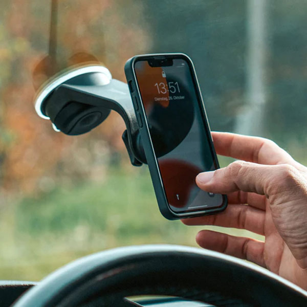 sp-connect_phone-mounts-&-cases_suction-mount_lifestyle1.jpg