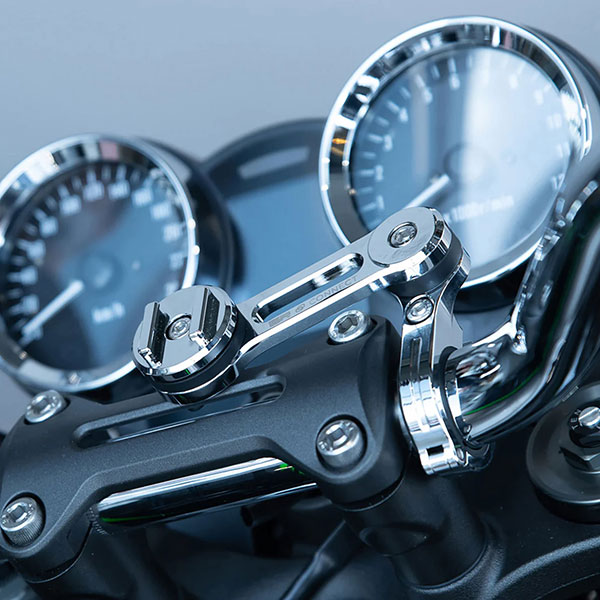 sp-connect_phone-mounts-and-cases_moto-mount-pro_chrome_lifestyle2.jpg