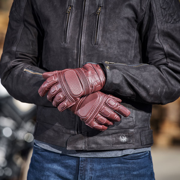 spada_leather-gloves_clincher_java_lifestyle1.jpg