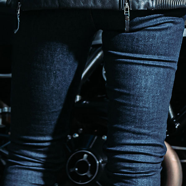 spada_motorcycle-jeans_ladies-ronin-textile-jeans_raw-indigo_lifestyle2.jpg