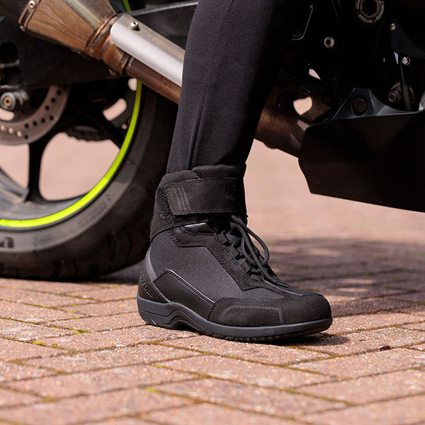 spartan_boots_air-ladies_black_lifestyle2.jpg