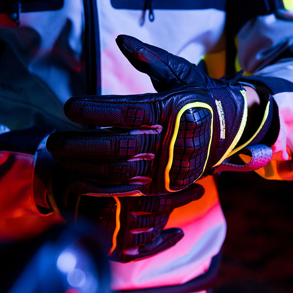 spidi_leather-gloves_x-force-ce-gloves_black-fluo-yellow_lifestyle1.jpg