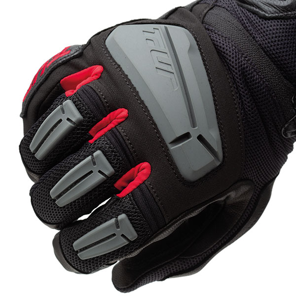 t-ur_textile-gloves_g-four-textile-gloves_black-red_detail3.jpg