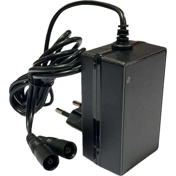 t.ur_heated-product-accessories_12v-3000mah-battery-charger.jpg