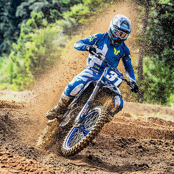 thor_motocross-jersey_launch-forge-jersey_blue_lifestyle1.jpg