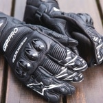 alpinestars_leather-gloves_gp-pro-r3_black_lifestyle1.jpg