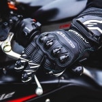 alpinestars_leather-gloves_gp-pro-r3_black_lifestyle5.jpg