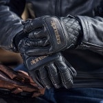 alpinestars_leather_gloves_black_lifestyle2.jpg