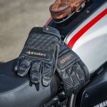 alpinestars_leather_gloves_black_lifestyle3.jpg