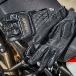 alpinestars_leather_gloves_black_lifestyle4.jpg