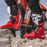 alpinestars_motocross-boots_tech-10-enduro_bright-red-black-white_lifestyle1.jpg