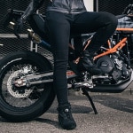 bull-it_motorcycle-jeans_ladies-fury-skinny-covec-jeans_black_lifestyle2.jpg