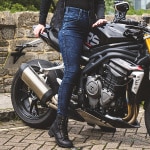 bull-it_motorcycle-jeans_ladies-fury-skinny-covec-jeans_blue_lifestyle1.jpg