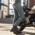 bull-it_motorcycle-jeans_ladies-heron-slim-covec-jeans_steel-blue_lifestyle2.jpg