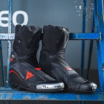 dainese_boots_axial-d1_black-fluo-red_lifestyle1.jpg