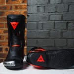 dainese_boots_textile_torque-3-out_black-fluo-red_lifestyle2.jpg