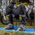 eleveit_x-legend-off-road-boots_grey-yellow_detail4.jpg