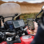 garmin_motorcycle_sat_nav_tread_2_lifestyle3.jpg