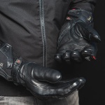 held_gloves_twin-ii_black_lifestyle2.jpg