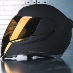 icon_helmet_airflite_peace-keeper_black_lifestyle1.jpg