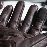 john-doe_leather_gloves_tracker_brown_lifestyle11.jpg