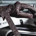 john-doe_leather_gloves_tracker_brown_lifestyle3.jpg