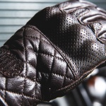 john-doe_leather_gloves_tracker_brown_lifestyle7.jpg