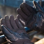 knox_gloves_storm_black_lifestyle2.jpg